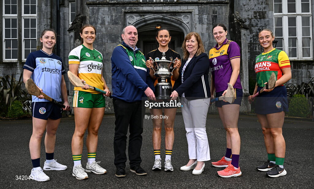 9 April 2026; In attendance are, from left, Aisling O'Neill of Dublin, Amy Byrne of Offaly, Leinster Camogie vice chair John Weir, Caoimhe Dowling of Kilkenny, Uachtarán Tofa an Chumainn Camógaíochta Ailish Whitty, Keeva Steadmond of Wexford, and Rachel Breen of Carlow, at the launch of the 2026 Leinster GAA Senior Camogie Championship, at The Kinnitty Castle Hotel in Kinnitty, Offaly. Photo by Seb Daly/Sportsfile