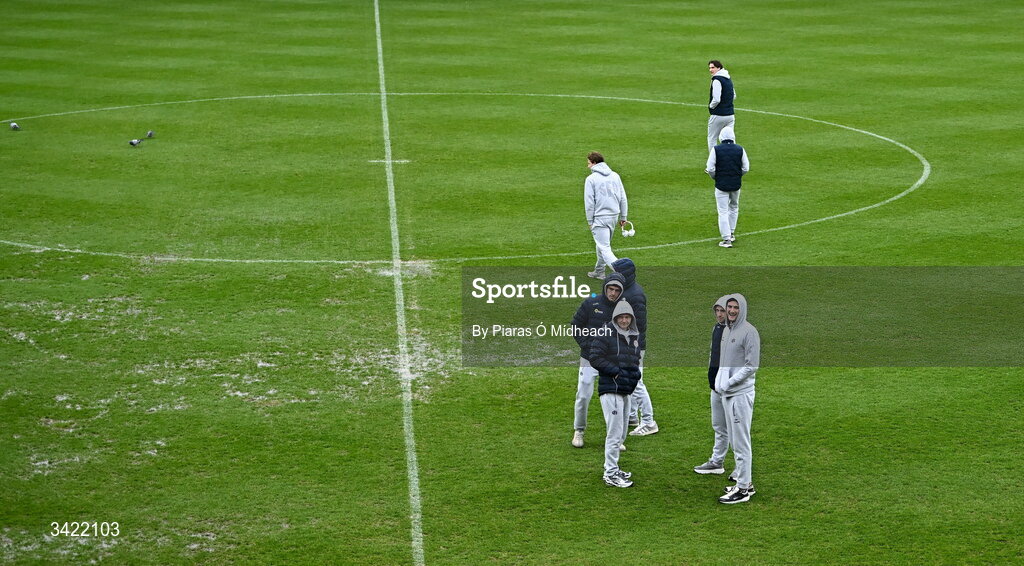 10 April 2026; Shelbourne players walk the pitch before the SSE Airtricity Men's Premier Division match between Galway United and Shelbourne at Eamonn Deacy Park in Galway. Photo by Piaras Ó Mídheach/Sportsfile