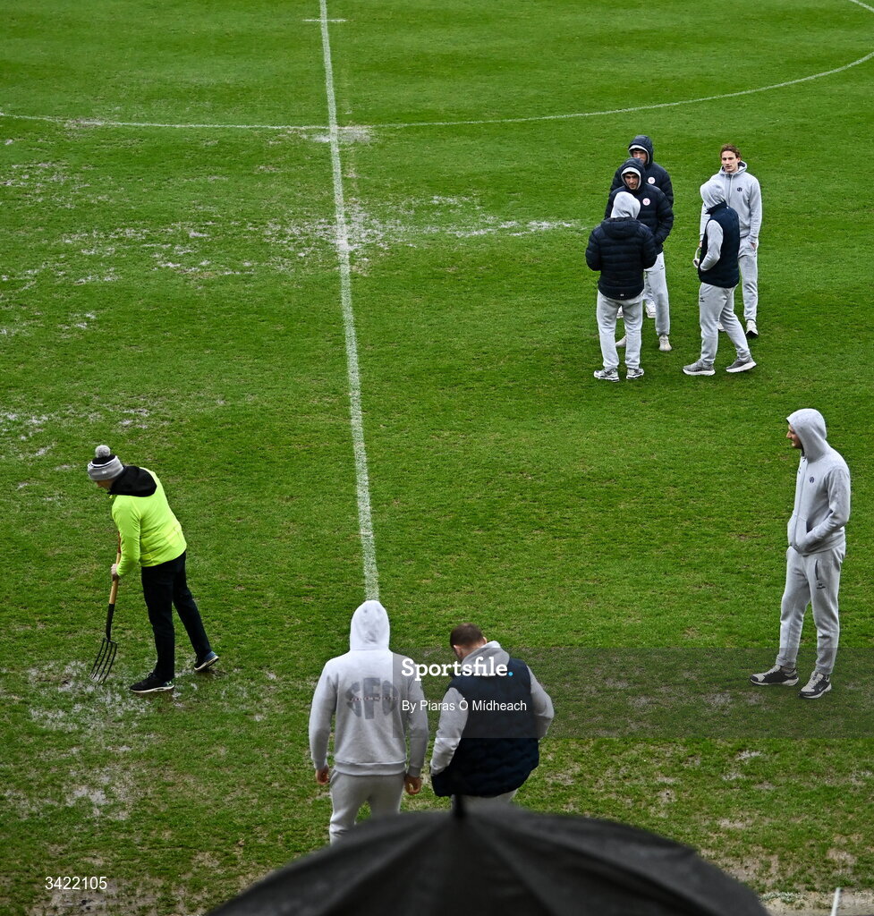 10 April 2026; Shelbourne players walk the pitch before the SSE Airtricity Men's Premier Division match between Galway United and Shelbourne at Eamonn Deacy Park in Galway. Photo by Piaras Ó Mídheach/Sportsfile