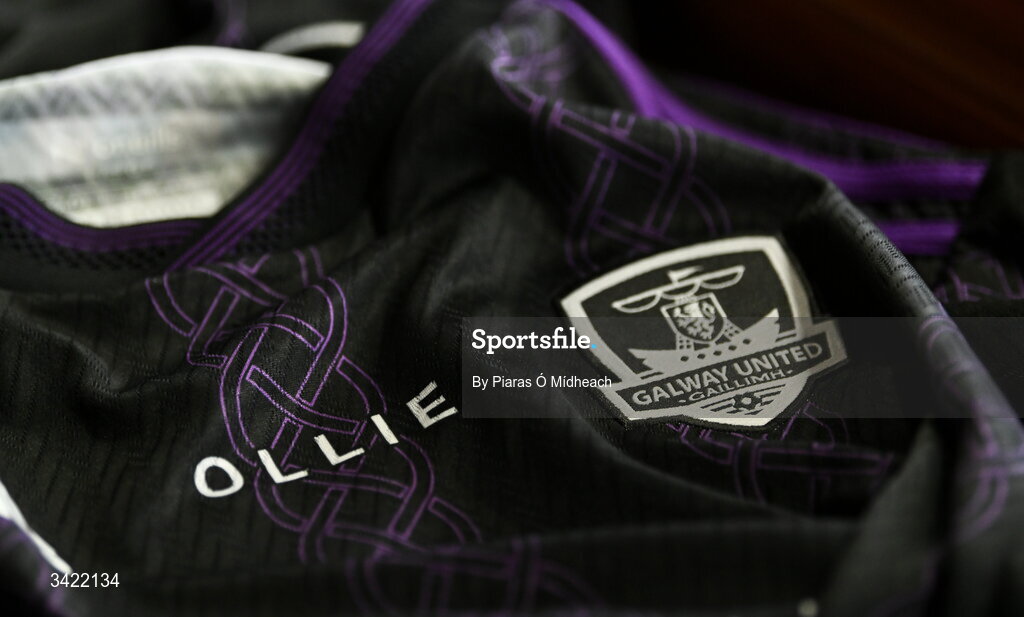 10 April 2026; A general view of Galway United jersey, their third kit in tribute to the late Ollie Horgan, former Galway United assistant manager, before the SSE Airtricity Men's Premier Division match between Galway United and Shelbourne at Eamonn Deacy Park in Galway. Photo by Piaras Ó Mídheach/Sportsfile