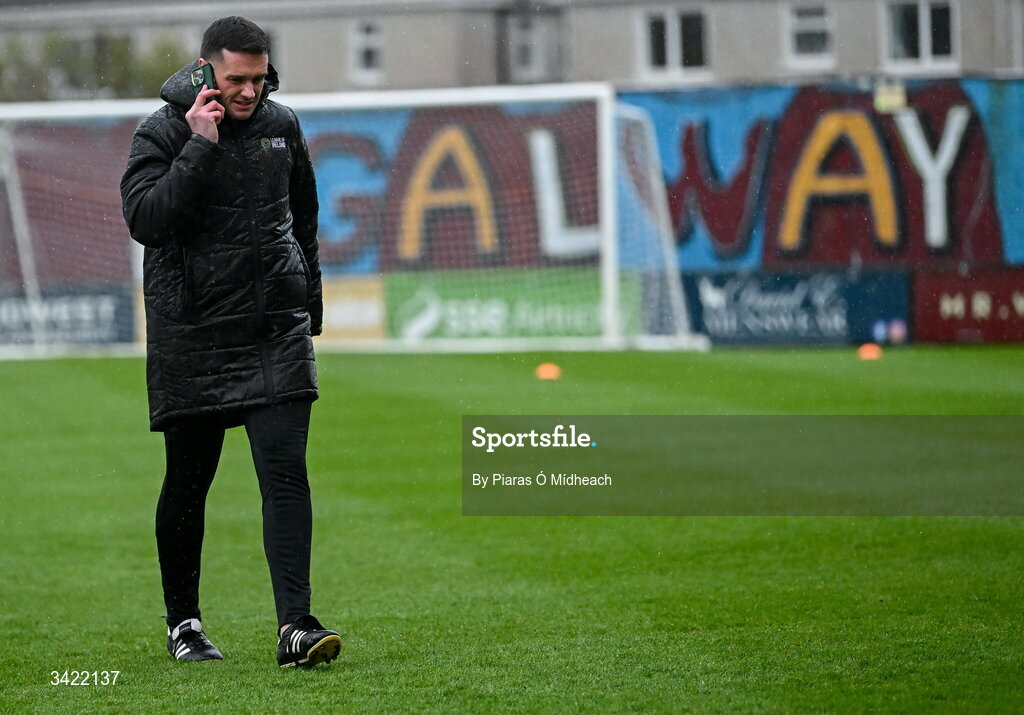 10 April 2026; Referee Rob Hennessy on the phone after inspecting the wet pitch before the SSE Airtricity Men's Premier Division match between Galway United and Shelbourne at Eamonn Deacy Park in Galway. Photo by Piaras Ó Mídheach/Sportsfile