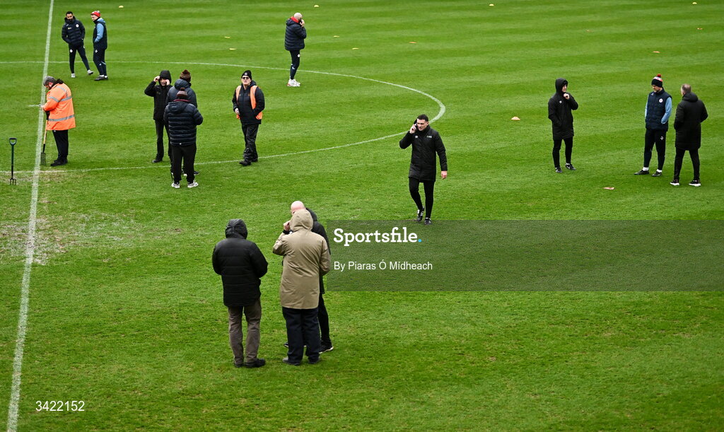 10 April 2026; Referee Rob Hennessy, centre, on the phone after inspecting the wet pitch before the SSE Airtricity Men's Premier Division match between Galway United and Shelbourne at Eamonn Deacy Park in Galway. Photo by Piaras Ó Mídheach/Sportsfile