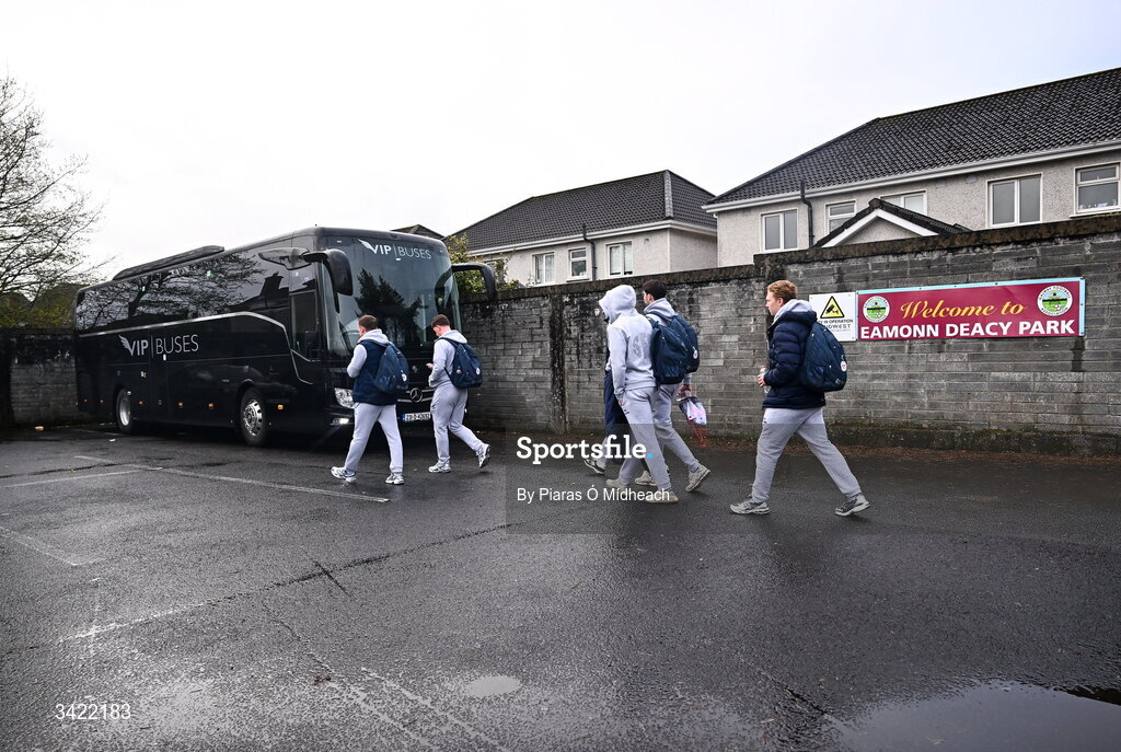 10 April 2026; Shelbourne players make their way to the team bus after the match was postponed after pitch inspections from match officials deemed the pitch unplayable at the SSE Airtricity Men's Premier Division match between Galway United and Shelbourne at Eamonn Deacy Park in Galway. Photo by Piaras Ó Mídheach/Sportsfile
