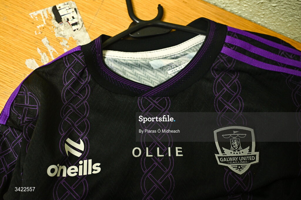 10 April 2026; A general view of Galway United jersey, their third kit in tribute to the late Ollie Horgan, former Galway United assistant manager, before the SSE Airtricity Men's Premier Division match between Galway United and Shelbourne at Eamonn Deacy Park in Galway. Photo by Piaras Ó Mídheach/Sportsfile