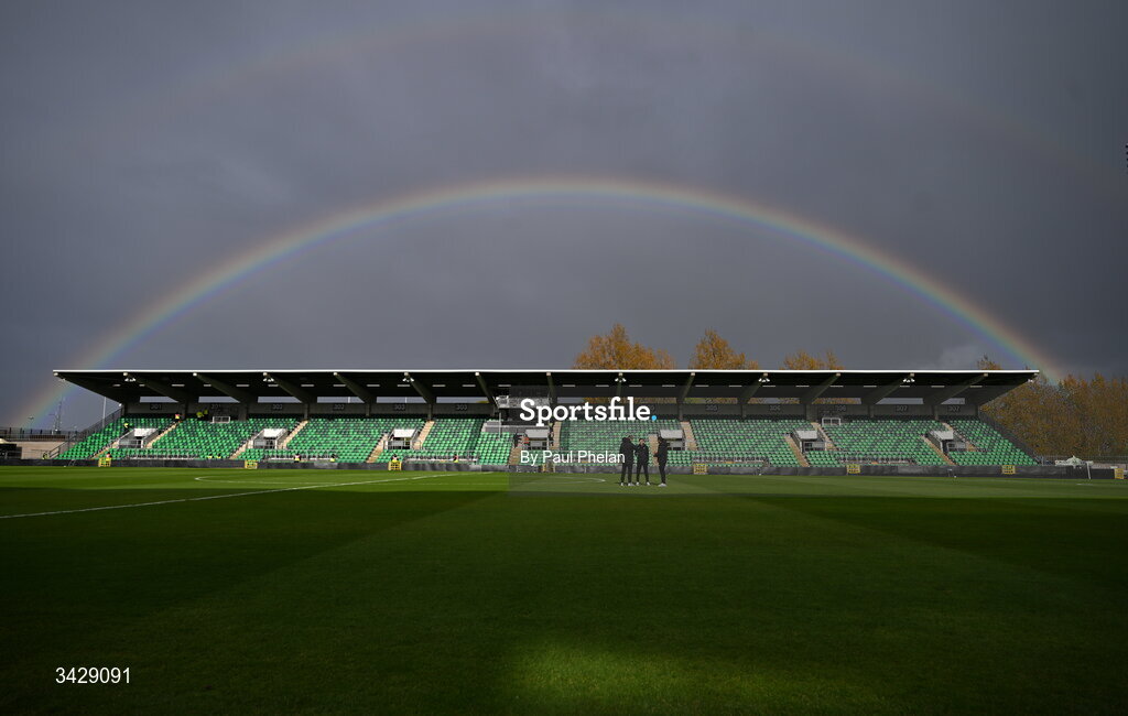 17 April 2026; Shamrock Rovers players inspect the pitch under a rainbow before the SSE Airtricity Men's Premier Division match between Shamrock Rovers and Bohemians at Tallaght Stadium in Dublin. Photo by Paul Phelan/Sportsfile