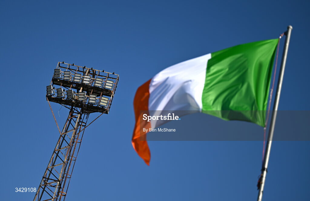 17 April 2026; A view of a floodlight in Oriel Park, as the Irish tri-colour flutters in the wind, before the SSE Airtricity Men's Premier Division match between Dundalk and Galway United at Oriel Park in Dundalk, Louth. Photo by Ben McShane/Sportsfile