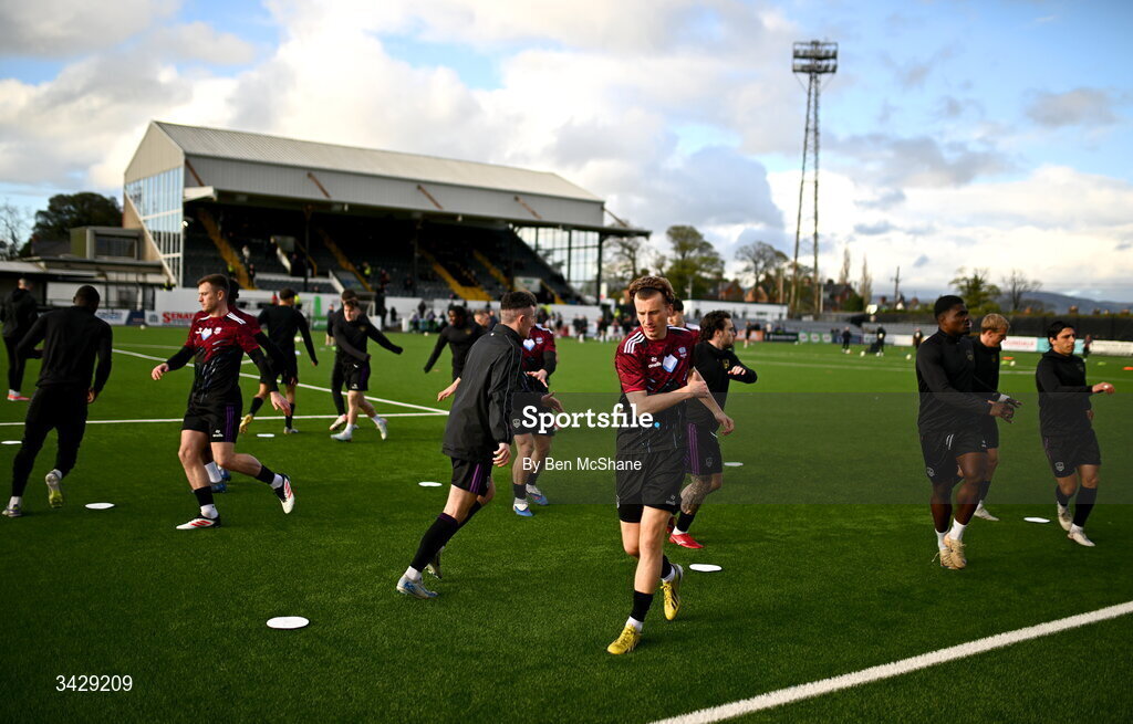 17 April 2026; David Hurley of Galway United warms-up alongside his teammates before the SSE Airtricity Men's Premier Division match between Dundalk and Galway United at Oriel Park in Dundalk, Louth. Photo by Ben McShane/Sportsfile