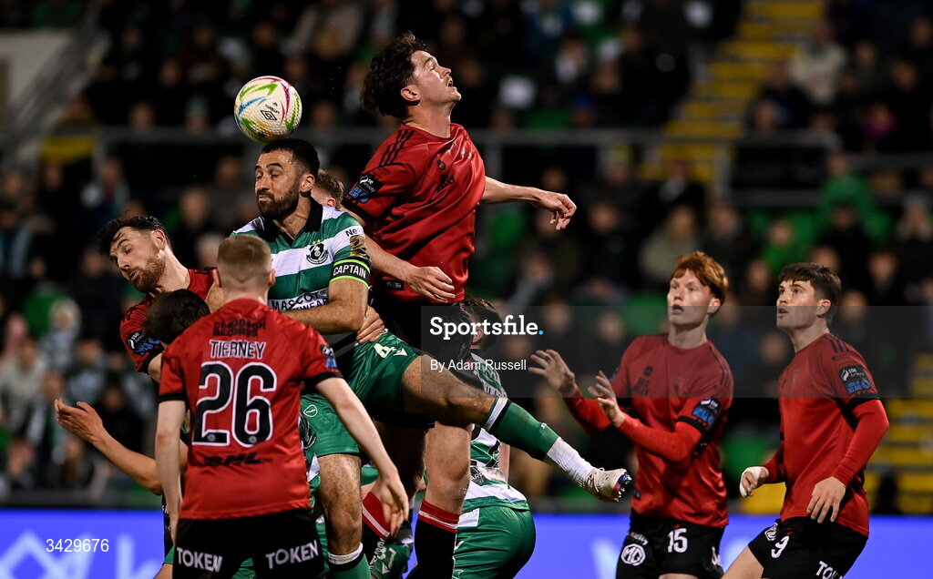 17 April 2026; Roberto Lopes of Shamrock Rovers in action against Jordan Flores, left, and Patrick Hickey of Bohemians during the SSE Airtricity Men's Premier Division match between Shamrock Rovers and Bohemians at Tallaght Stadium in Dublin. Photo by Adam Russell/Sportsfile