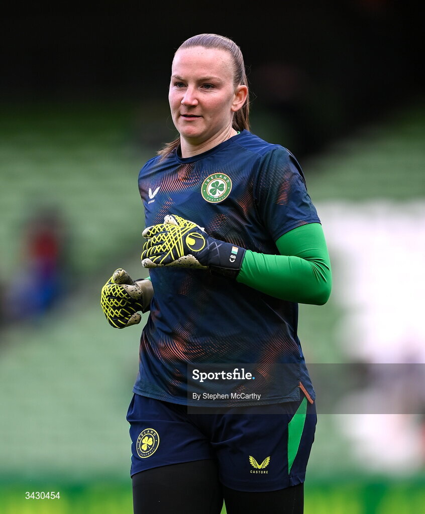 18 April 2026; Republic of Ireland goalkeeper Courtney Brosnan before the 2027 FIFA Women’s World Cup Qualifier match between Republic of Ireland and Poland at the Aviva Stadium in Dublin. Photo by Stephen McCarthy/Sportsfile
