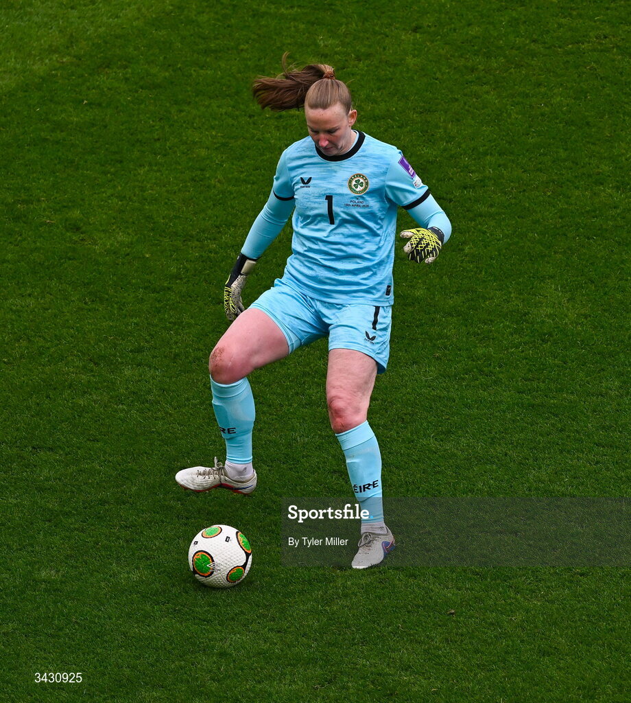 18 April 2026; Republic of Ireland goalkeeper Courtney Brosnan during the 2027 FIFA Women’s World Cup Qualifier match between Republic of Ireland and Poland at the Aviva Stadium in Dublin. Photo by Tyler Miller/Sportsfile