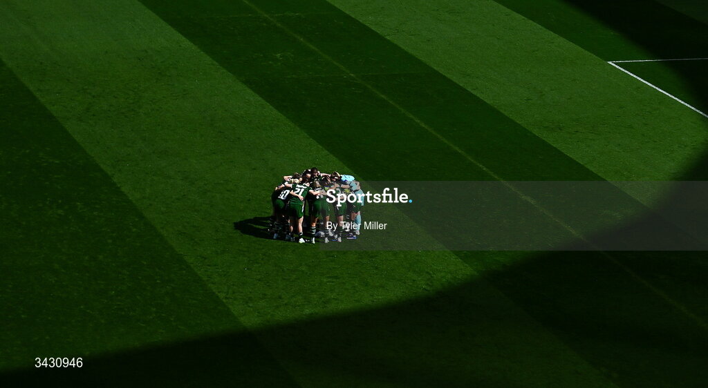18 April 2026; Republic of Ireland players huddle before the 2027 FIFA Women’s World Cup Qualifier match between Republic of Ireland and Poland at the Aviva Stadium in Dublin. Photo by Tyler Miller/Sportsfile