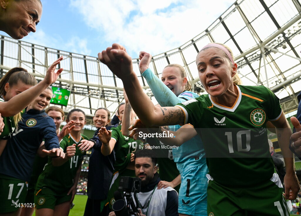 18 April 2026; Denise O'Sullivan of Republic of Ireland celebrates with team mates after the 2027 FIFA Women’s World Cup Qualifier match between Republic of Ireland and Poland at the Aviva Stadium in Dublin. Photo by Stephen McCarthy/Sportsfile