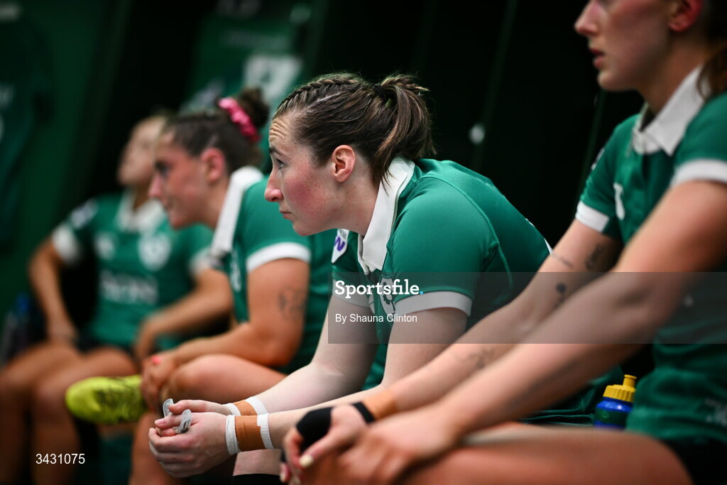 18 April 2026; Eve Higgins of Ireland, centre, in the dressing room before the Women's Six Nations Rugby Championship match between Ireland and Italy at Dexcom Stadium in Galway. Photo by Shauna Clinton/Sportsfile