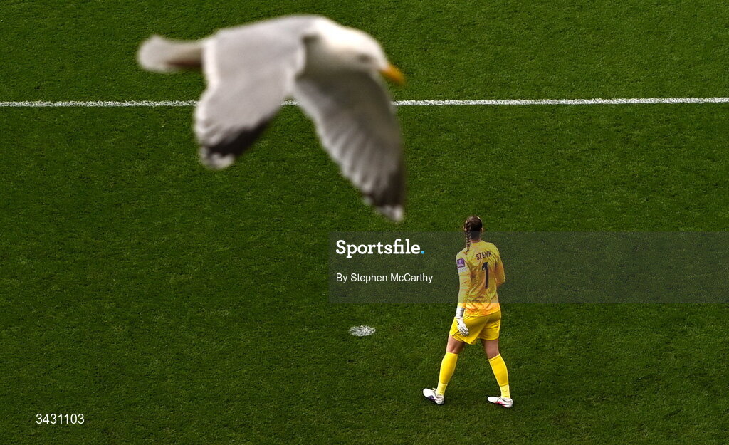 18 April 2026; Poland goalkeeper Kinga Szemik during the 2027 FIFA Women’s World Cup Qualifier match between Republic of Ireland and Poland at the Aviva Stadium in Dublin. Photo by Stephen McCarthy/Sportsfile