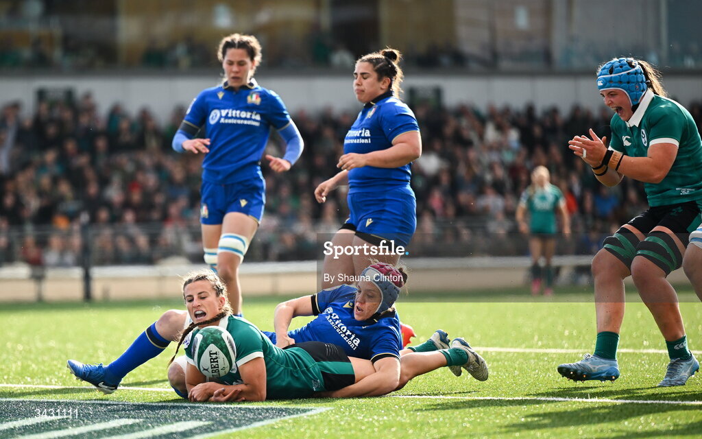 18 April 2026; Emily Lane of Ireland scores her side's first try during the Women's Six Nations Rugby Championship match between Ireland and Italy at Dexcom Stadium in Galway. Photo by Shauna Clinton/Sportsfile
