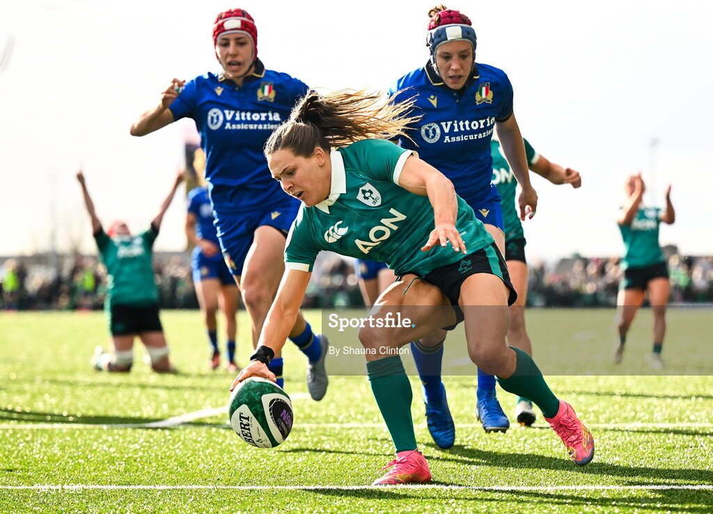 18 April 2026; Béibhinn Parsons Ireland scores her side's fifth try during the Women's Six Nations Rugby Championship match between Ireland and Italy at Dexcom Stadium in Galway. Photo by Shauna Clinton/Sportsfile