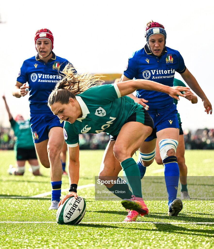 18 April 2026; Béibhinn Parsons Ireland scores her side's fifth try during the Women's Six Nations Rugby Championship match between Ireland and Italy at Dexcom Stadium in Galway. Photo by Shauna Clinton/Sportsfile