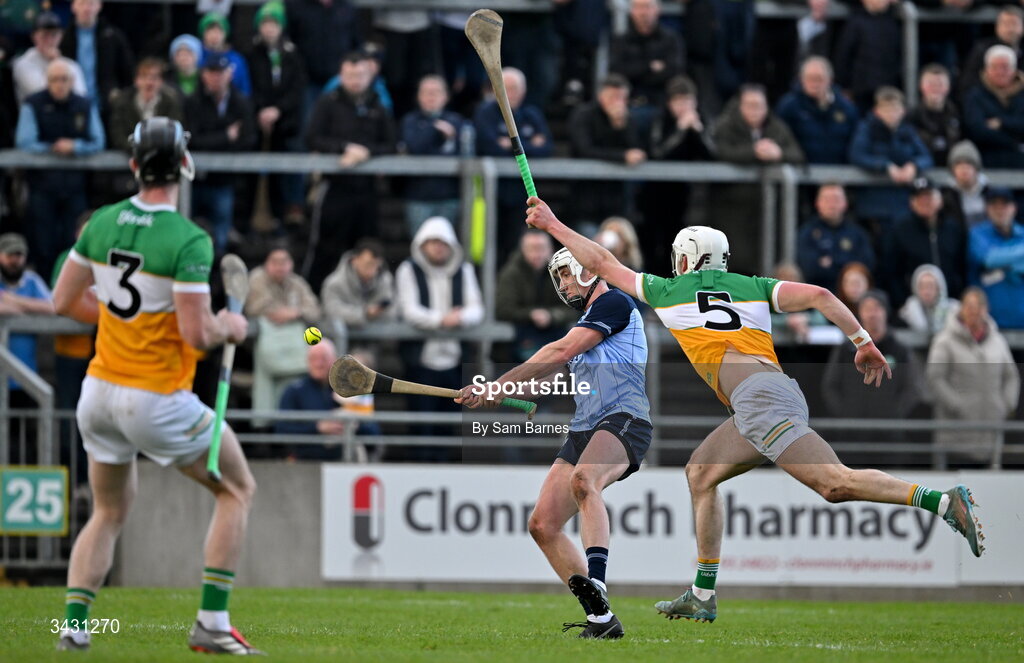 18 April 2026; Darragh Power of Dublin scores a point despite the efforts of Ross Ravenhill, right, and Ben Conneely of Offaly during the Leinster GAA Senior Hurling Championship Round 1 match between Offaly and Dublin at Glenisk O'Connor Park in Tullamore, Offaly. Photo by Sam Barnes/Sportsfile
