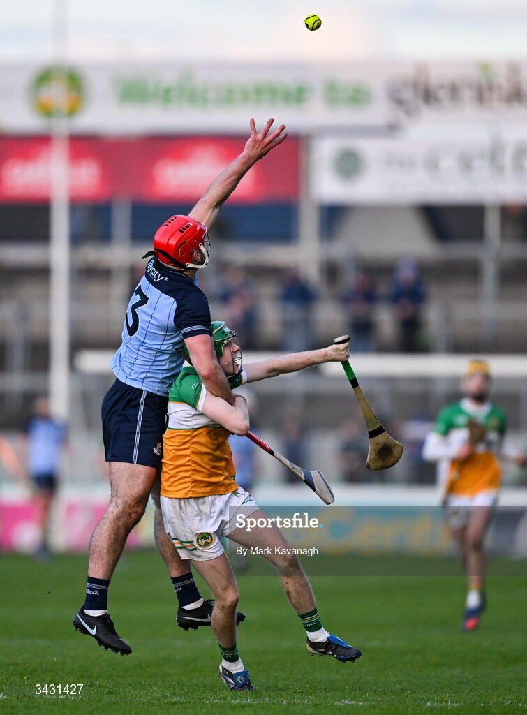 18 April 2026; Paddy Smyth of Dublin catches the sliotar from Adam Screeney of Offaly during the Leinster GAA Senior Hurling Championship Round 1 match between Offaly and Dublin at Glenisk O'Connor Park in Tullamore, Offaly. Photo by Mark Kavanagh/Sportsfile