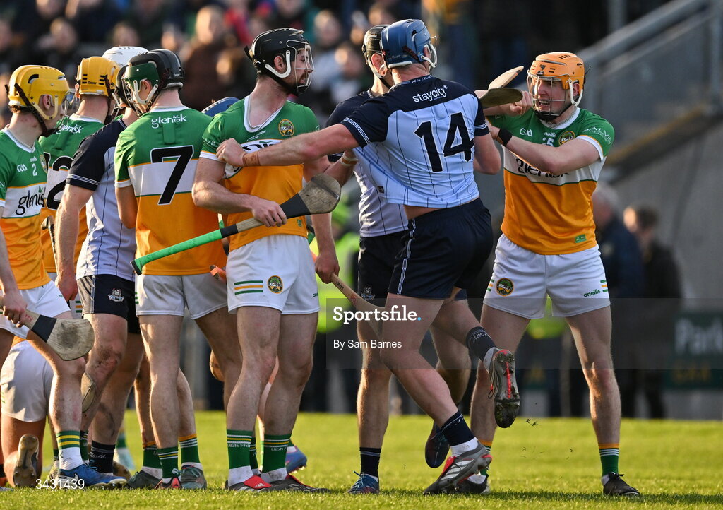 18 April 2026; John Hetherton of Dublin tussles with Ben Conneely, centre left, and Ciaran Burke of Offaly, right, during the Leinster GAA Senior Hurling Championship Round 1 match between Offaly and Dublin at Glenisk O'Connor Park in Tullamore, Offaly. Photo by Sam Barnes/Sportsfile