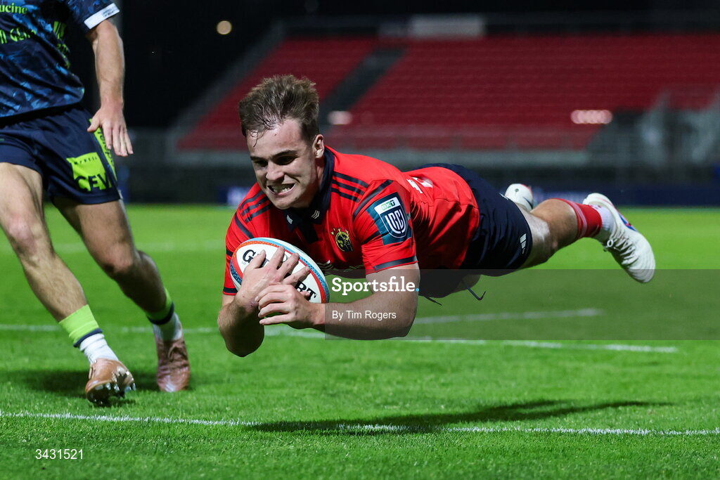 18 April 2026; Alex Kendellen of Munster scores a try during the United Rugby Championship match between Benetton and Munster at Stadio Monigo in Treviso, Italy. Photo by Tim Rogers/Sportsfile