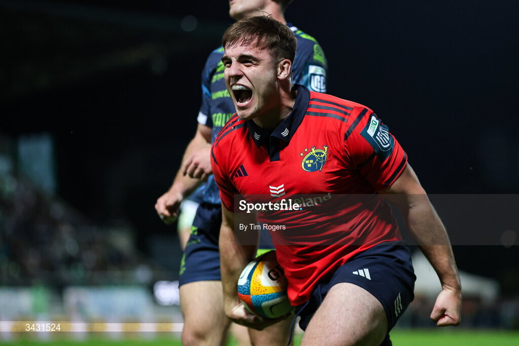 18 April 2026; Alex Kendellen of Munster celebrates after scoring a try during the United Rugby Championship match between Benetton and Munster at Stadio Monigo in Treviso, Italy. Photo by Tim Rogers/Sportsfile