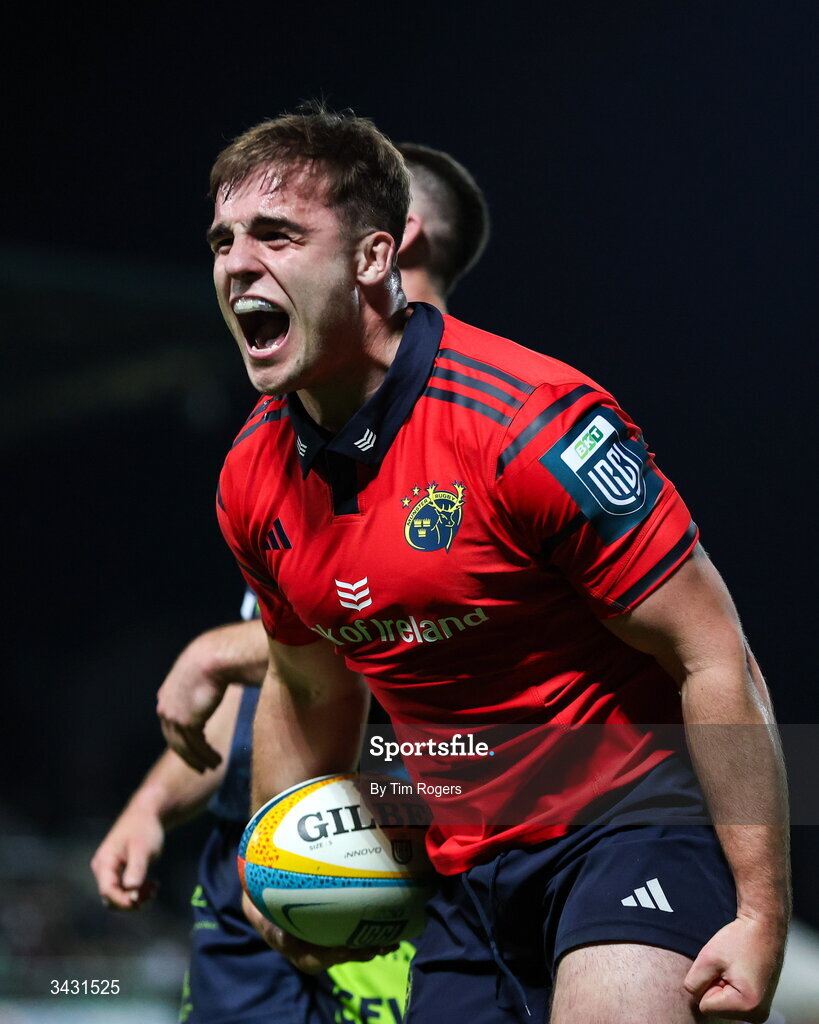 18 April 2026; Alex Kendellen of Munster celebrates after scoring a try during the United Rugby Championship match between Benetton and Munster at Stadio Monigo in Treviso, Italy. Photo by Tim Rogers/Sportsfile