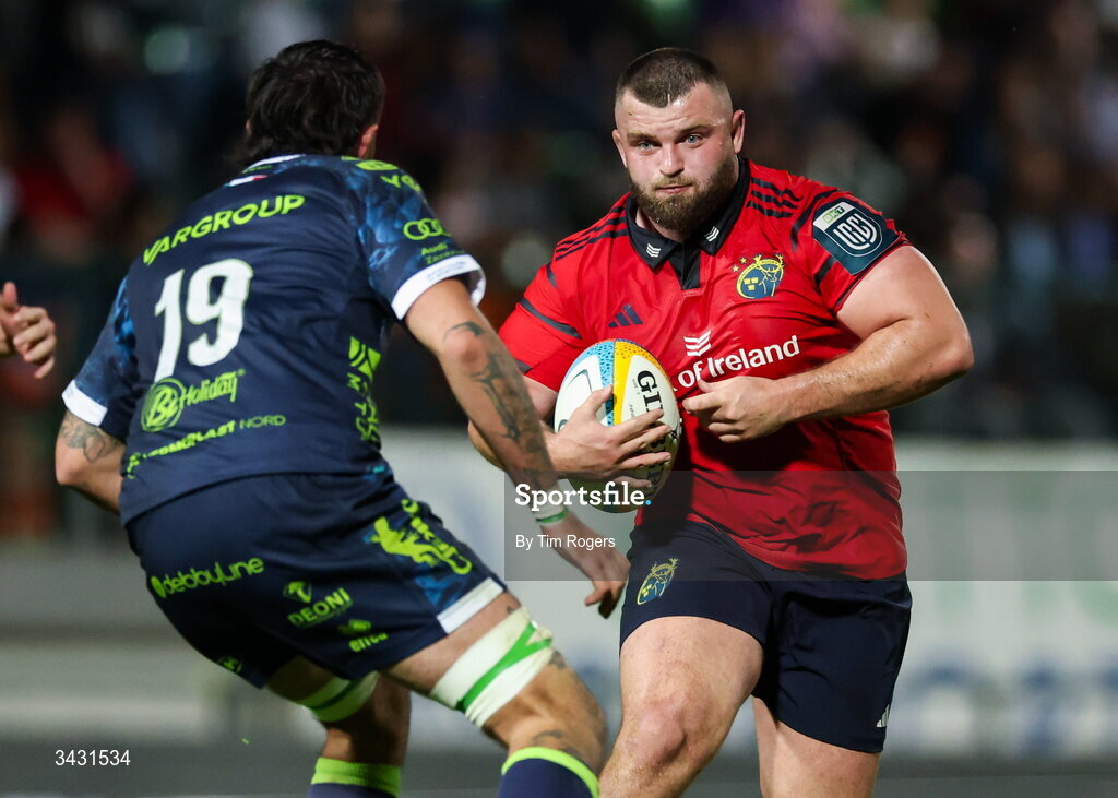 18 April 2026; Michael Milne of Munster in action against Riccardo Favretto mof Benetton during the United Rugby Championship match between Benetton and Munster at Stadio Monigo in Treviso, Italy. Photo by Tim Rogers/Sportsfile