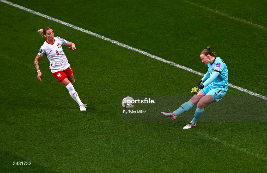 18 April 2026; Republic of Ireland goalkeeper Courtney Brosnan in action against Ewelina Kamczyk of Poland during the 2027 FIFA Women’s World Cup Qualifier match between Republic of Ireland and Poland at the Aviva Stadium in Dublin. Photo by Tyler Miller/Sportsfile