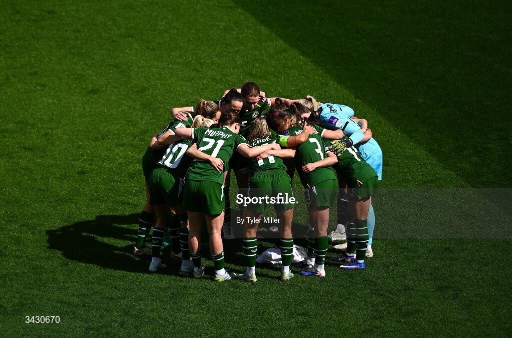 18 April 2026; The Republic of Ireland team huddle before the 2027 FIFA Women’s World Cup Qualifier match between Republic of Ireland and Poland at the Aviva Stadium in Dublin. Photo by Tyler Miller/Sportsfile