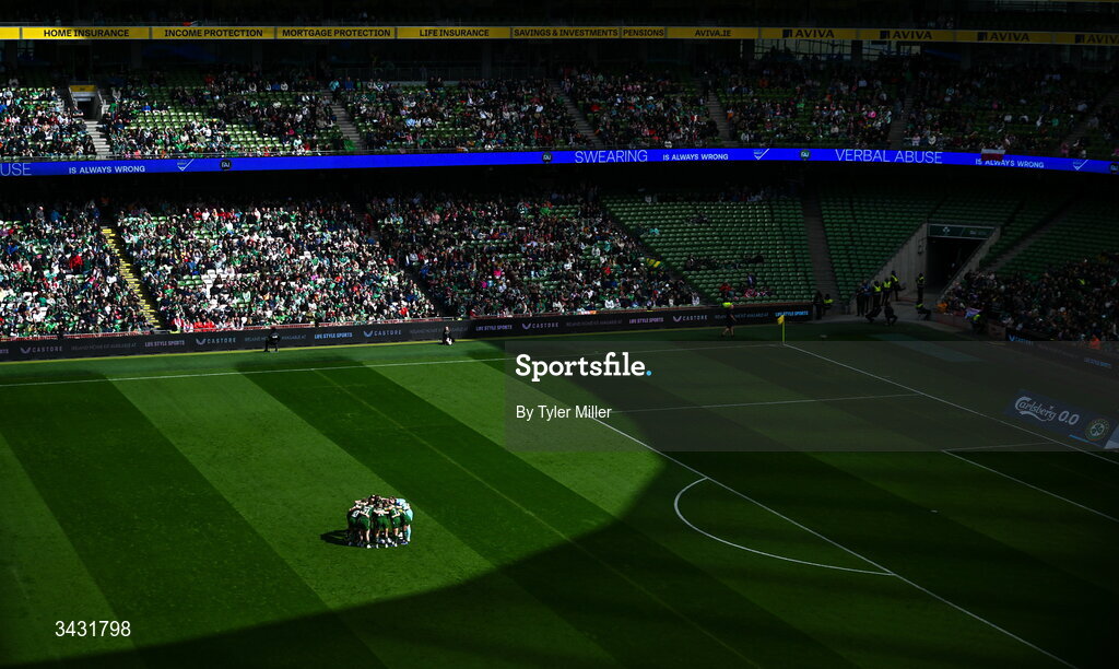 18 April 2026; The Republic of Ireland team huddle before the 2027 FIFA Women’s World Cup Qualifier match between Republic of Ireland and Poland at the Aviva Stadium in Dublin. Photo by Tyler Miller/Sportsfile
