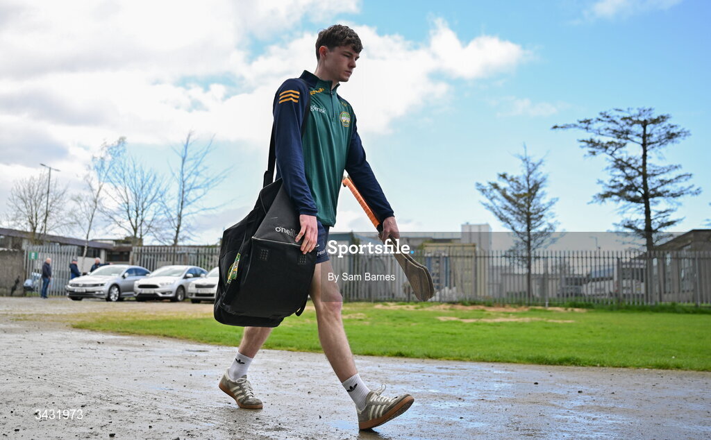 18 April 2026; Ter Guinan of Offaly arrives before  the Leinster GAA Senior Hurling Championship Round 1 match between Offaly and Dublin at Glenisk O'Connor Park in Tullamore, Offaly. Photo by Sam Barnes/Sportsfile