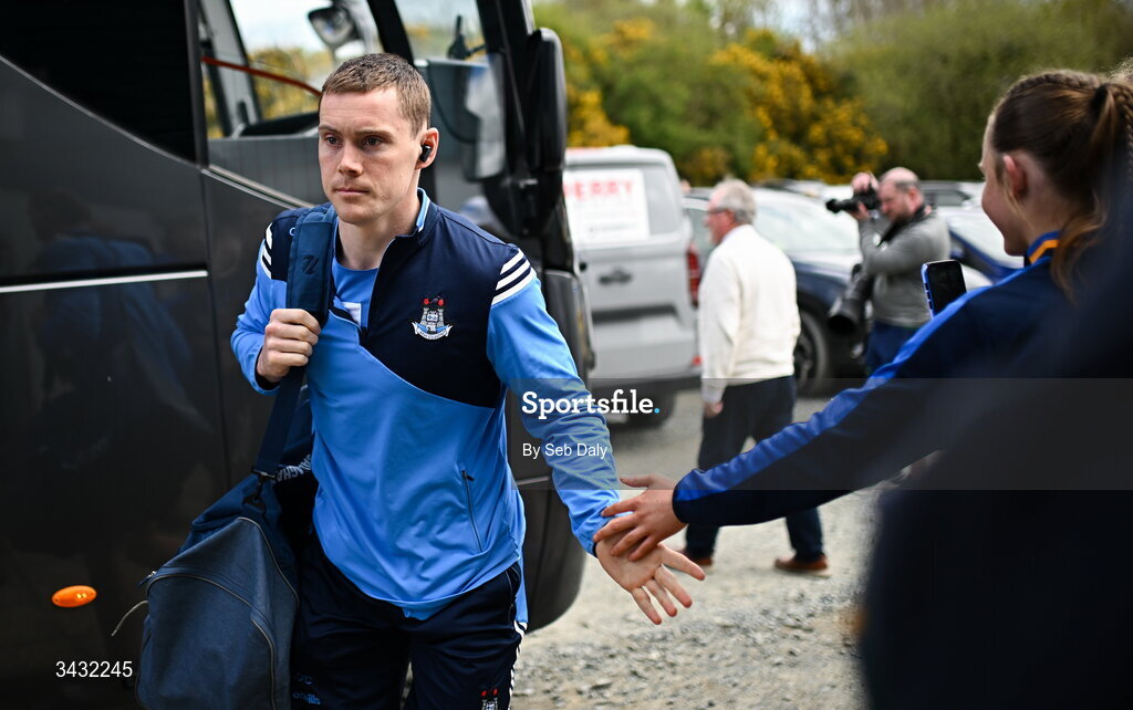 19 April 2026; Con O'Callaghan of Dublin arrives before the Leinster GAA Football Senior Championship quarter-final match between Wicklow and Dublin at Echelon Park in Aughrim in Wicklow. Photo by Seb Daly/Sportsfile