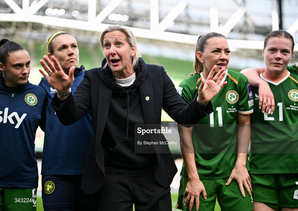 18 April 2026; Republic of Ireland head coach Carla Ward speaks to players and staff after the 2027 FIFA Women’s World Cup Qualifier match between Republic of Ireland and Poland at the Aviva Stadium in Dublin. Photo by Stephen McCarthy/Sportsfile