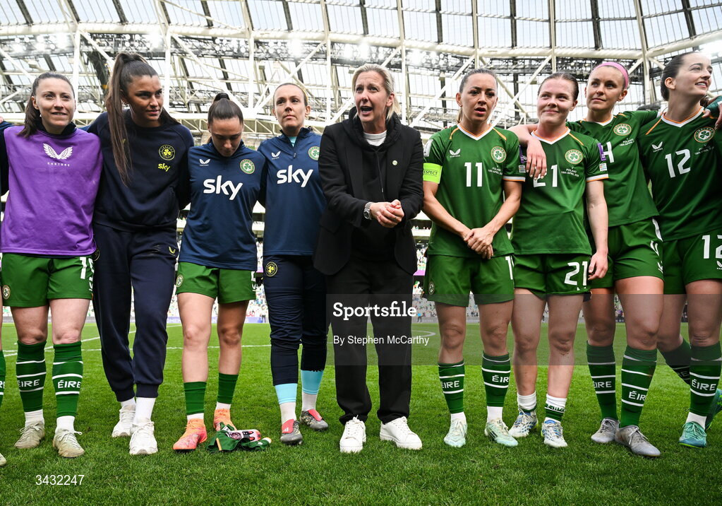 18 April 2026; Republic of Ireland head coach Carla Ward speaks to players and staff after the 2027 FIFA Women’s World Cup Qualifier match between Republic of Ireland and Poland at the Aviva Stadium in Dublin. Photo by Stephen McCarthy/Sportsfile