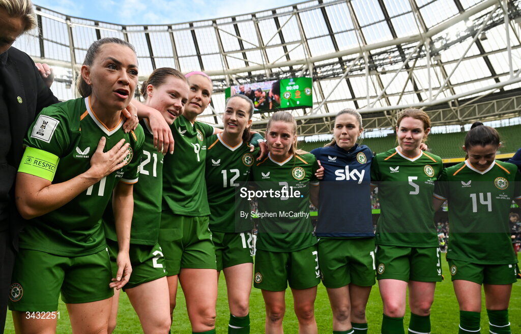 18 April 2026; Republic of Ireland captain Katie McCabe speaks to players and staff after the 2027 FIFA Women’s World Cup Qualifier match between Republic of Ireland and Poland at the Aviva Stadium in Dublin. Photo by Stephen McCarthy/Sportsfile