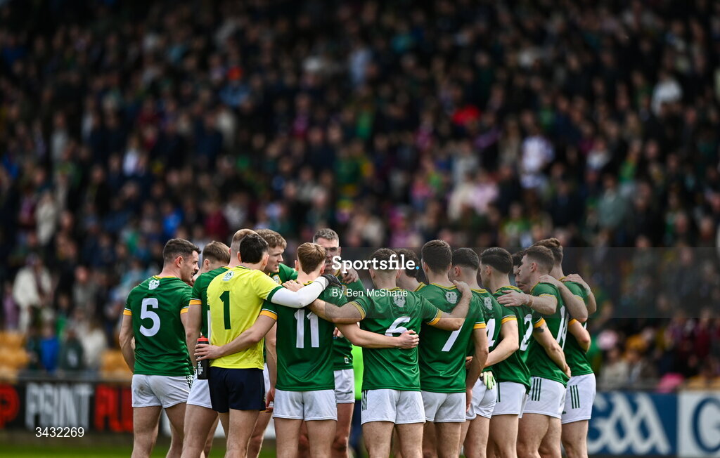 19 April 2026; Meath players huddle before the Leinster GAA Football Senior Championship quarter-final match between Meath and Westmeath at Glenisk O'Connor Park in Tullamore, Offaly. Photo by Ben McShane/Sportsfile