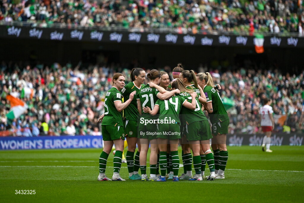 18 April 2026; Republic of Ireland players huddle after Marissa Sheva, 14, scored their goal during the 2027 FIFA Women’s World Cup Qualifier match between Republic of Ireland and Poland at the Aviva Stadium in Dublin. Photo by Stephen McCarthy/Sportsfile