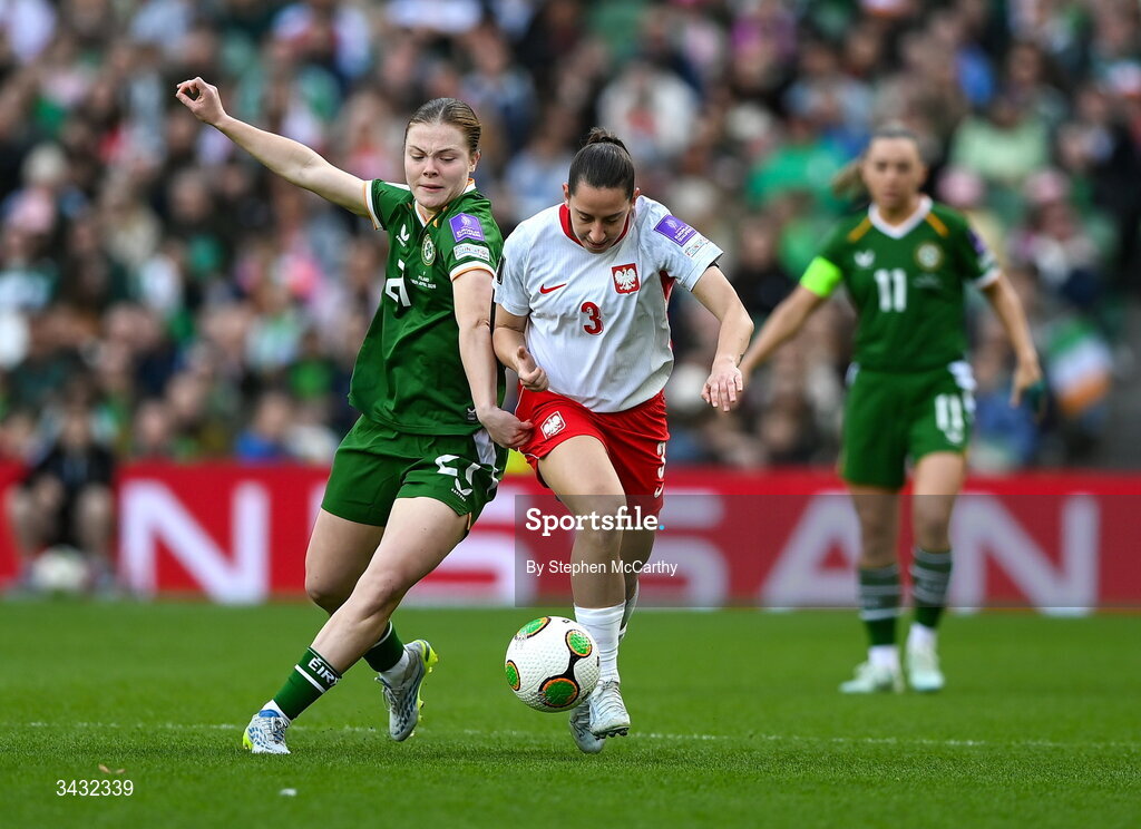 18 April 2026; Wiktoria Zieniewicz of Poland in action against Emily Murphy of Republic of Ireland during the 2027 FIFA Women’s World Cup Qualifier match between Republic of Ireland and Poland at the Aviva Stadium in Dublin. Photo by Stephen McCarthy/Sportsfile