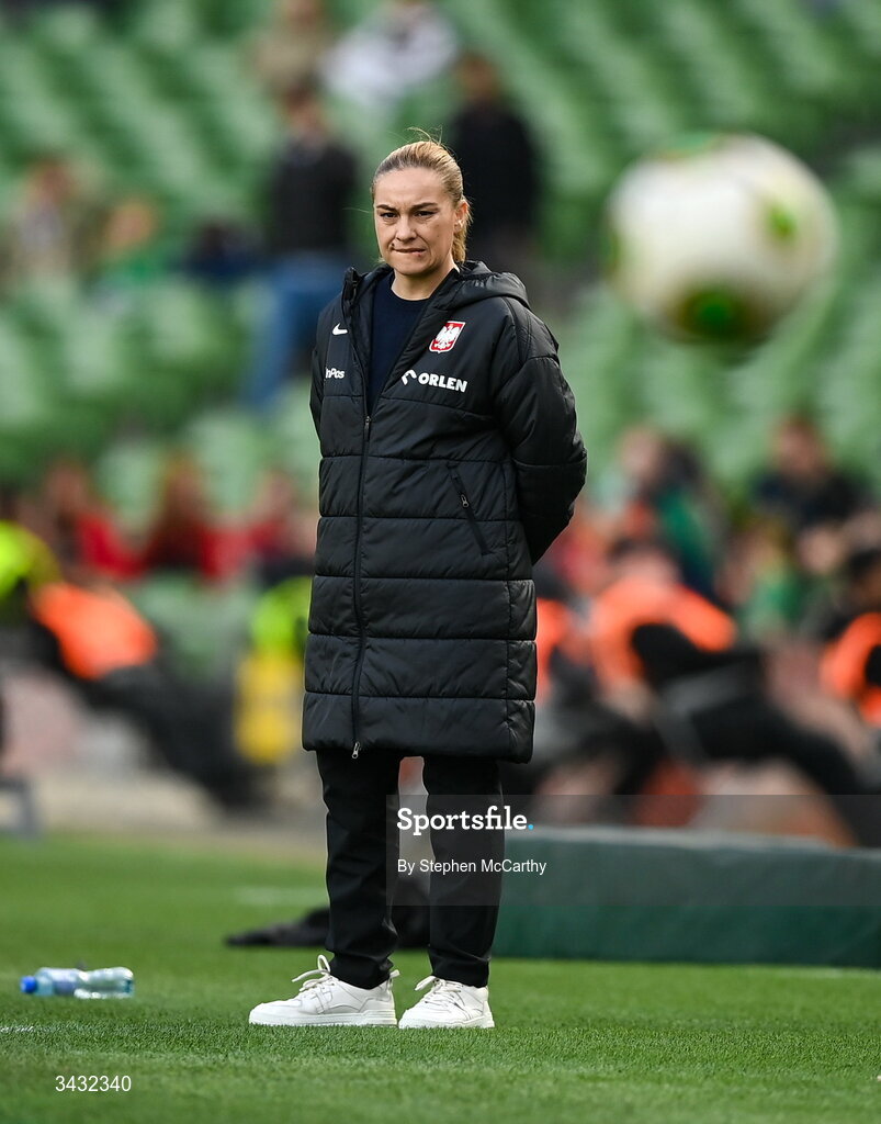 18 April 2026; Poland head coach Nina Patalon during the 2027 FIFA Women’s World Cup Qualifier match between Republic of Ireland and Poland at the Aviva Stadium in Dublin. Photo by Stephen McCarthy/Sportsfile