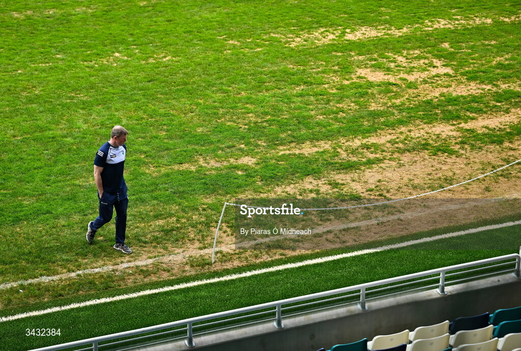 19 April 2026; Laois manager Justin McNulty walks the pitch before the Leinster GAA Football Senior Championship quarter-final match between Kildare and Laois at Cedral St Conleths Park in Newbridge, Kildare. Photo by Piaras Ó Mídheach/Sportsfile