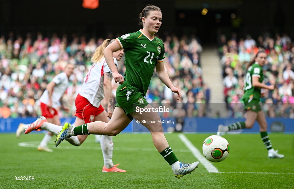 18 April 2026; Emily Murphy of Republic of Ireland during the 2027 FIFA Women’s World Cup Qualifier match between Republic of Ireland and Poland at the Aviva Stadium in Dublin. Photo by Stephen McCarthy/Sportsfile