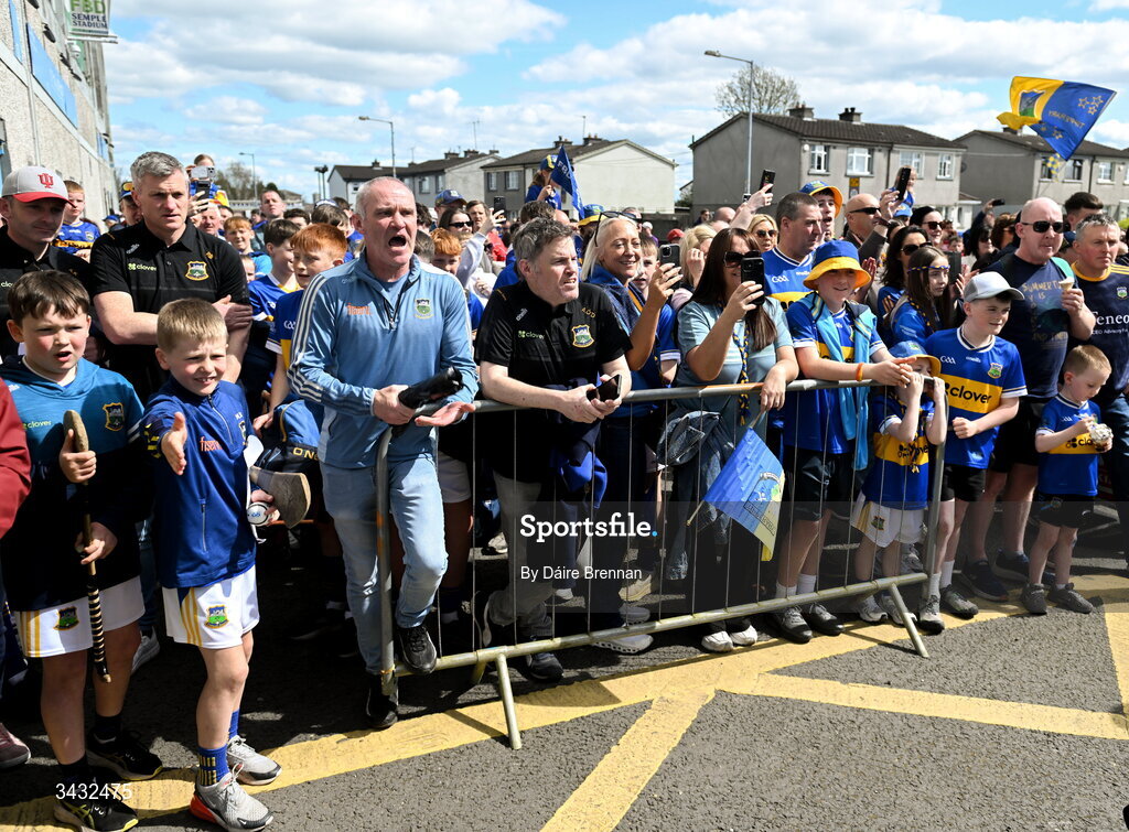 19 April 2026; Tipperary supporters welcome their side to the ground ahead of the Munster GAA Senior Hurling Championship Round 1 match between Tipperary and Cork at FBD Semple Stadium in Thurles, Tipperary. Photo by Daire Brennan/Sportsfile