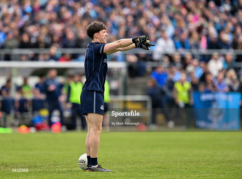19 April 2026; Dublin goalkeeper Evan Comerford organises his side before a kick out during the Leinster GAA Football Senior Championship quarter-final match between Wicklow and Dublin at Echelon Park in Aughrim in Wicklow. Photo by Mark Kavanagh/Sportsfile