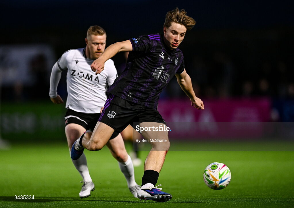 17 April 2026; Arthur Parker of Galway United and Daryl Horgan of Dundalk during the SSE Airtricity Men's Premier Division match between Dundalk and Galway United at Oriel Park in Dundalk, Louth. Photo by Ben McShane/Sportsfile
