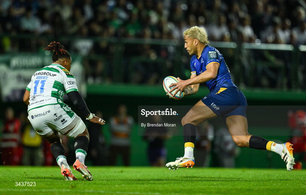 25 April 2026; Rieko Ioane of Leinster in action against Paolo Odogwu of Benetton during the United Rugby Championship match between Benetton and Leinster at Stadio Monigo in Treviso, Italy. Photo by Brendan Moran/Sportsfile