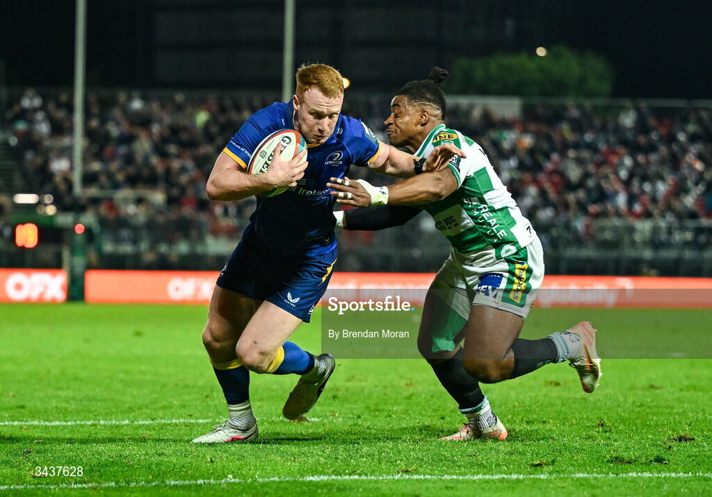 25 April 2026; Ciarán Frawley of Leinster beats the tackle of Paolo Odogwu of Benetton on the way to scoring his side's fourth try during the United Rugby Championship match between Benetton and Leinster at Stadio Monigo in Treviso, Italy. Photo by Brendan Moran/Sportsfile
