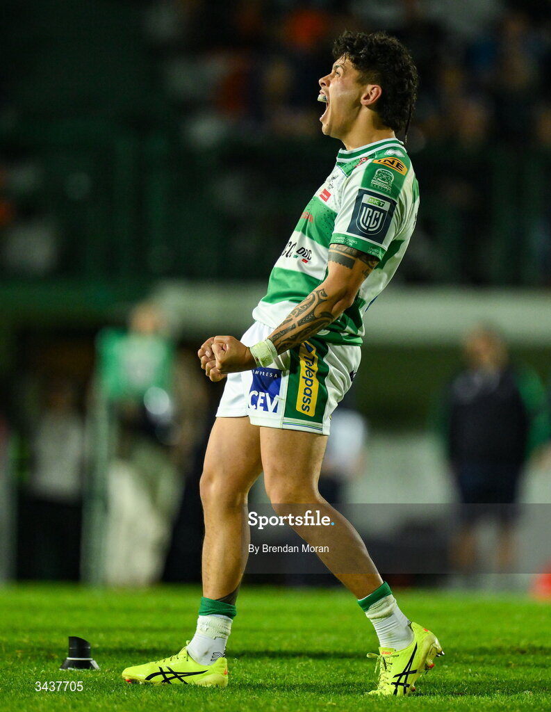 25 April 2026; Jacob Umaga of Benetton celebrates after kicking the winning penalty during the United Rugby Championship match between Benetton and Leinster at Stadio Monigo in Treviso, Italy. Photo by Brendan Moran/Sportsfile