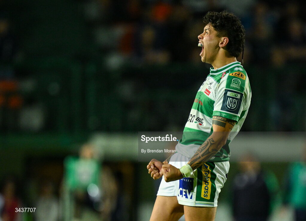 25 April 2026; Jacob Umaga of Benetton celebrates after kicking the winning penalty during the United Rugby Championship match between Benetton and Leinster at Stadio Monigo in Treviso, Italy. Photo by Brendan Moran/Sportsfile