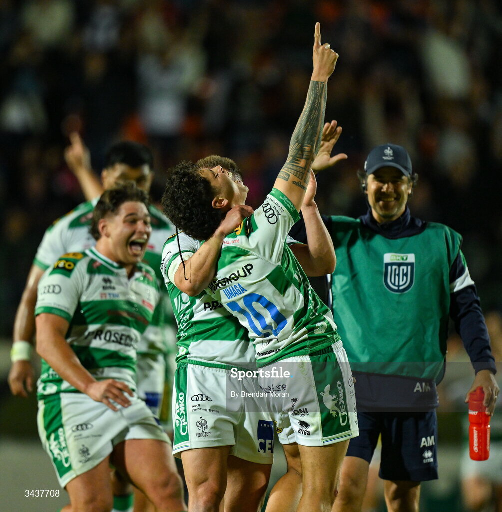 25 April 2026; Jacob Umaga of Benetton, centre, celebrates with teammates after kicking the winning penalty during the United Rugby Championship match between Benetton and Leinster at Stadio Monigo in Treviso, Italy. Photo by Brendan Moran/Sportsfile
